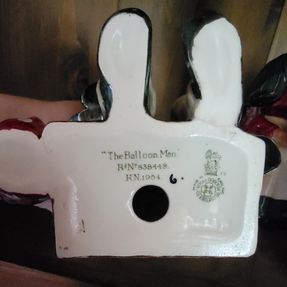 Royal Doulton Balloon Sellers Figurine Set - Picture 4 of 5